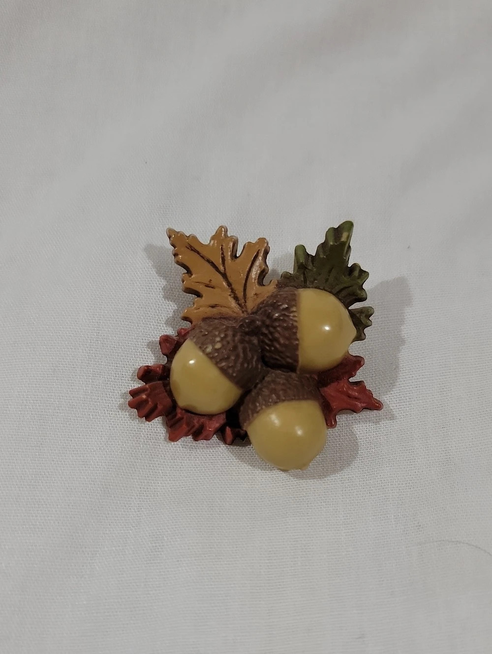 Vintage Hallmark Cards, Inc. Acorn & Oak Leaf Plastic Brooch in Brown & Green